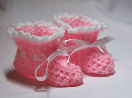 baby girl clothes. Premature aby girl booties